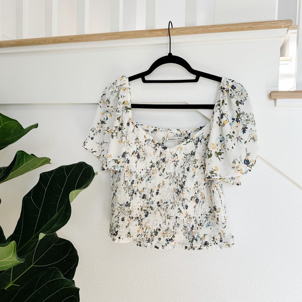 Abercrombie Floral Summer Smocked Flutter Sleeve Top Size L NWT